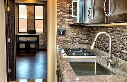 Old Town Triangle Copropriété | Chicago’s BEST location… Lincoln Park, Lake Michigan, Wrigley Field, and more!