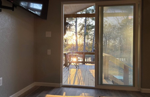 Lufkin Cabine | Chicken Coop Waterfront Cabin on Stocked Pond