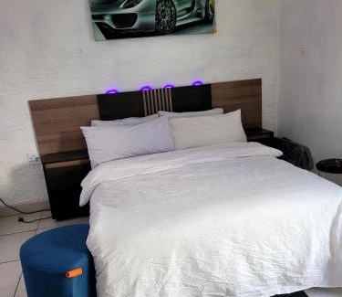Rustenburg Appartement | Chikos guest house