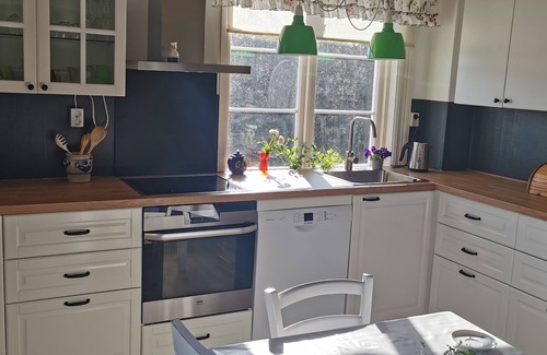 Vetlanda Cottage | Grande maison près du lac avec une chaloupe - pour 2 familles