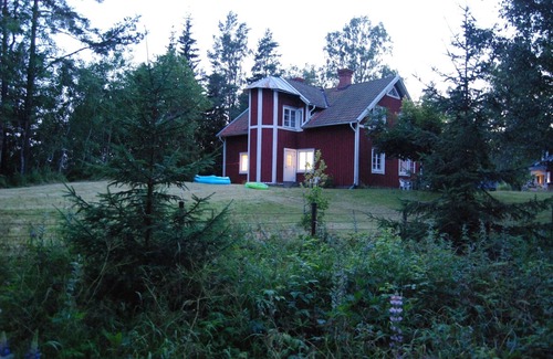 Vetlanda Cottage | Grande maison près du lac avec une chaloupe - pour 2 familles