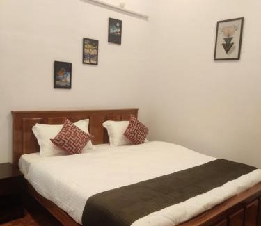 Kodaikanal Maison | Chill Breeze Castle - 4BHK Villa with Captivating city view & Mountain view, Wifi, Campfire, Homemade Food