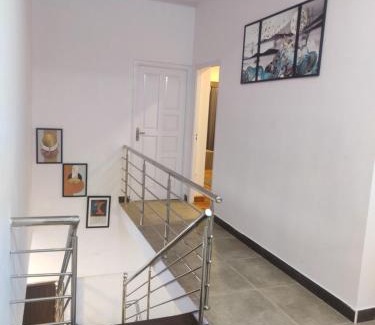 Kodaikanal Maison | Chill Breeze Castle - 4BHK Villa with Captivating city view & Mountain view, Wifi, Campfire, Homemade Food