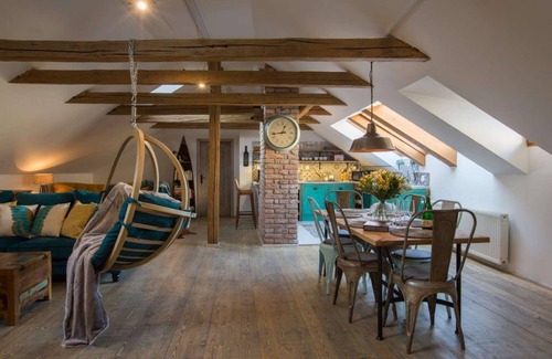 Prague 1 Appartement | Détendez-vous dans le fauteuil suspendu dans un loft Boho-Chic - 6 personnes