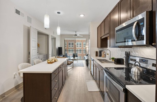 Frisco Original Donation Appartement | Chill & Tone 1-BR Haven w/King Bed, Sofa Bed, Pool & Gym