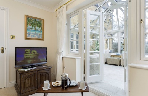 Chipping Campden Maison | Chipping Campden Modern House, Garden, upstairs/downstairs bedrooms/bathrooms.