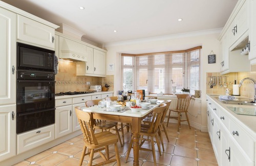 Chipping Campden Maison | Chipping Campden Modern House, Garden, upstairs/downstairs bedrooms/bathrooms.