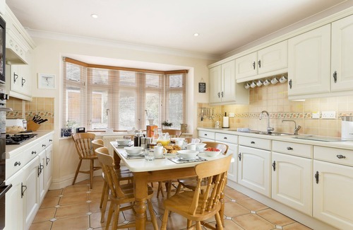 Chipping Campden Maison | Chipping Campden Modern House, Garden, upstairs/downstairs bedrooms/bathrooms.