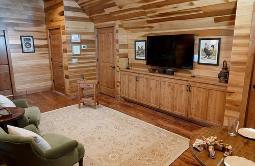 Waukomis Maison | Chisholm Trail Room at Buffalo Point