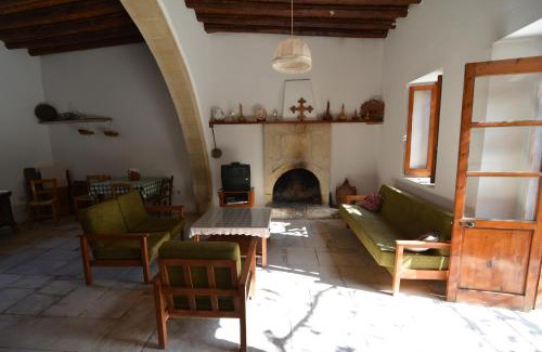 Pano Akourdalia Maison | Chloe's House