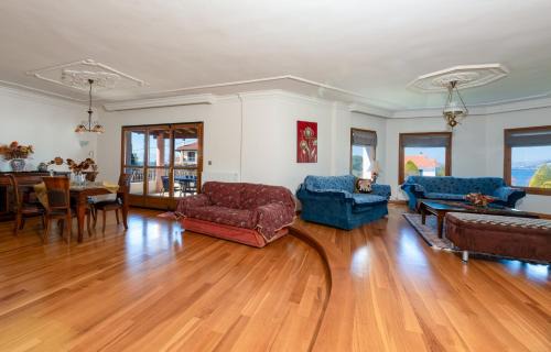 Artemida Appartement | Christina's Twin Palm Trees House