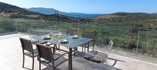 Kotsiana Maison | Christos