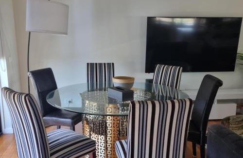 Maidstone Maison | Churchill Delux, close to Western health 10 min to Cbd