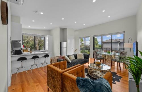 Maidstone Maison | Churchill Delux, close to Western health 10 min to Cbd