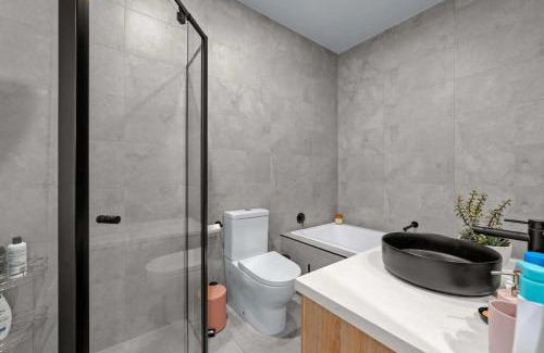 Maidstone Maison | Churchill Delux, close to Western health 10 min to Cbd