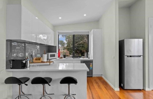 Maidstone Appartement | Churchill Delux, Elegant Town House, complimentary wine and chocolates