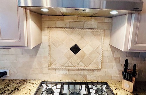 Southeast Arlington Maison | Ciao Bella! KING/Queen Beds, Pool/Spa-Spacious 2 story home centrally located!