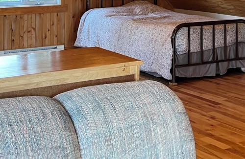 Chartierville Chalet De Ski | Ciel Étoilé, lac Prive Pour Baignade, 103 Acres, Motoneige, Ski, Vélo, Randonnée