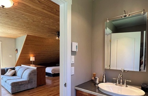 Chartierville Chalet De Ski | Ciel Étoilé, lac Prive Pour Baignade, 103 Acres, Motoneige, Ski, Vélo, Randonnée