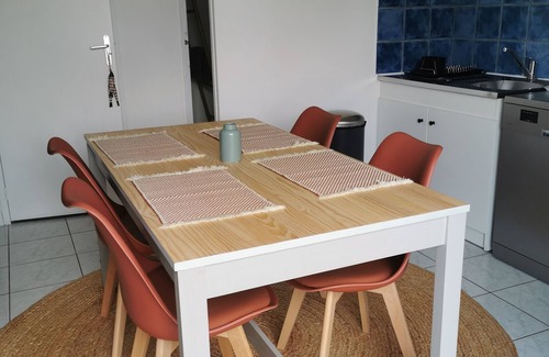 Chaille-les-Marais Appartement | Cigogne, Gite 3 personnes (1 enfant) avec Piscine chauffée, Sud Vendée Littoral