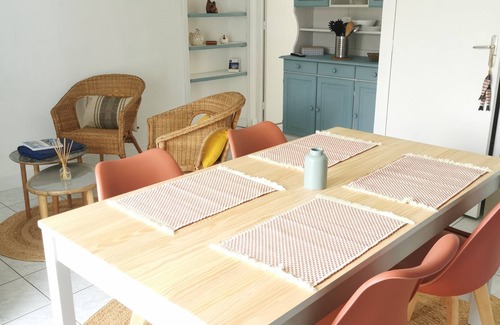 Chaille-les-Marais Appartement | Cigogne, Gite 3 personnes (1 enfant) avec Piscine chauffée, Sud Vendée Littoral