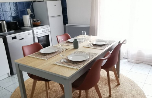 Chaille-les-Marais Appartement | Cigogne, Gite 3 personnes (1 enfant) avec Piscine chauffée, Sud Vendée Littoral