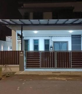 Bukit Rambai Maison | Cik Yam Homestay Pool, Melaka l For Malay Only