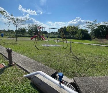 Bukit Rambai Maison | Cik Yam Homestay Pool, Melaka l For Malay Only