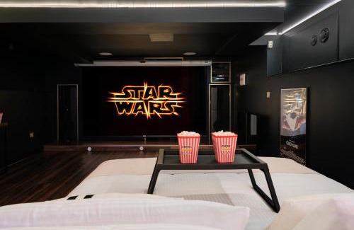 Plateau de Haye Appartement | Cinema Room haut de gamme avec balnéothérapie