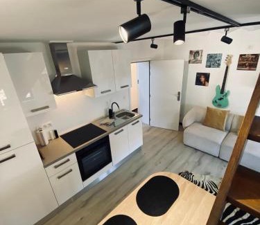Mons Appartement | Cinestrings