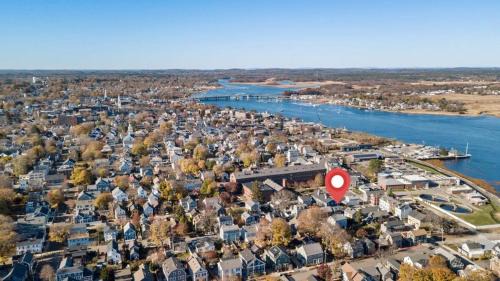 Newburyport Maison | Circa 1789 Historic South End Downtown Home