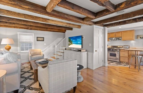 Newburyport Maison | Circa 1789 Historic South End Downtown Home