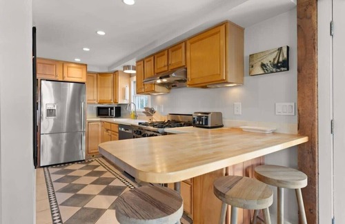 Newburyport Maison | Circa 1789 Historic South End Downtown Home