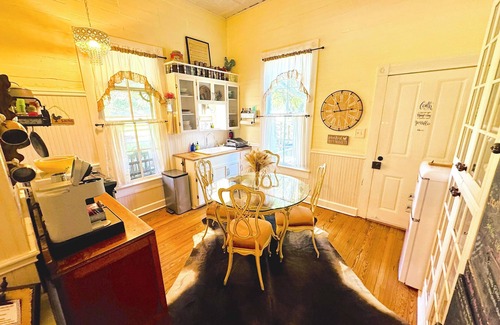 Chappell Hill Cottage | The Most 5 Star Reviews in Town ~ Circa 1900 ~ Private ~ Romantic ~ Pond