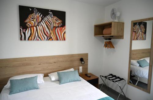 Saint-Martin-de-Fraigneau Hôtel | Cit'Hotel Les Eleis