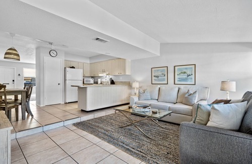 Croissant Park Maison | Citrus Isles Waterfront Home