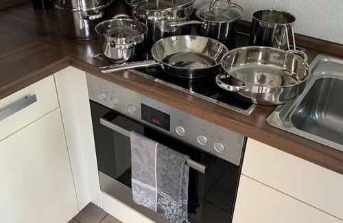 Schwerin Appartement | City apartment with parking space and bicycle shed! Only 300m to the city harbor
