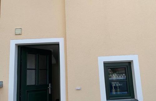 Schwerin Appartement | City apartment with parking space and bicycle shed! Only 300m to the city harbor