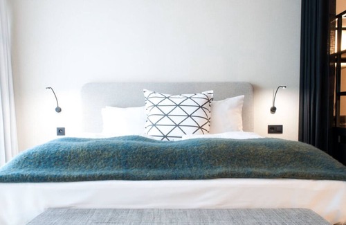 Jewish Quarter Maison | City Break Minutes Away from MoMu Antwerp & Museums! w/ Full Kitchen!