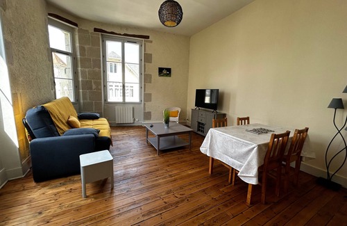 La Roche-Posay Appartement | Charmant T2 en centre-ville, 1er étage, La Roche-Posay, pour 4 pers, animaux bienvenus