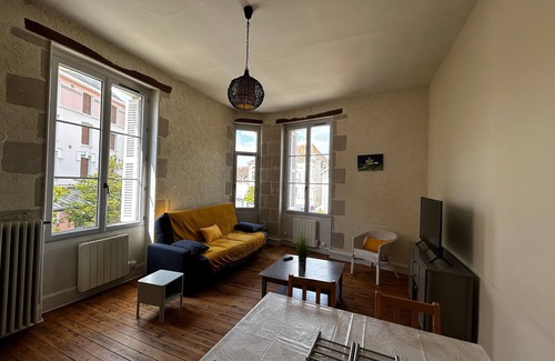 La Roche-Posay Appartement | Charmant T2 en centre-ville, 1er étage, La Roche-Posay, pour 4 pers, animaux bienvenus