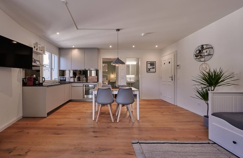 Unterseen Appartement | City Center Apartment with Mountain View, Historic Building, Old Town