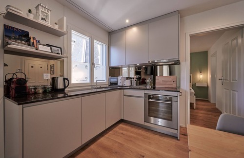 Unterseen Appartement | City Center Apartment with Mountain View, Historic Building, Old Town