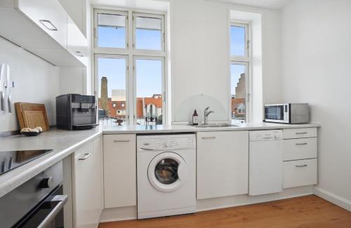 Aalborg Appartement | City center apartment with balcony and private parking