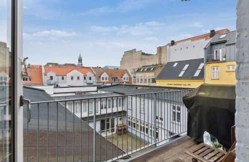 Aalborg Appartement | City center apartment with balcony and private parking