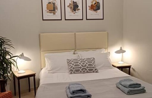 Larissa Appartement | City Central Apartment with Parking