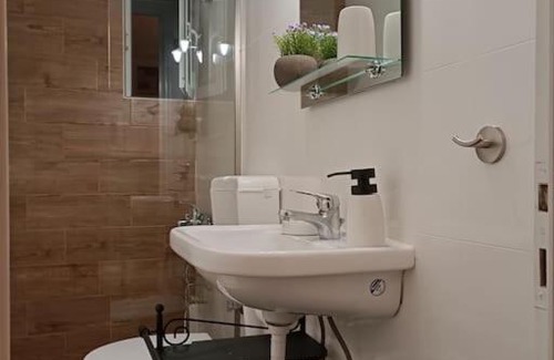 Larissa Appartement | City Central Apartment with Parking