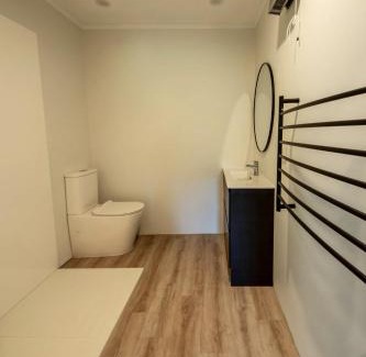 Nelson Maison | City Convenience & Rural Views in Nelson City