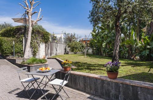 Picanello-Ognina-Barriera-Canalicchio Appartement | City Cottage with Garden & Pool by Wonderful Italy