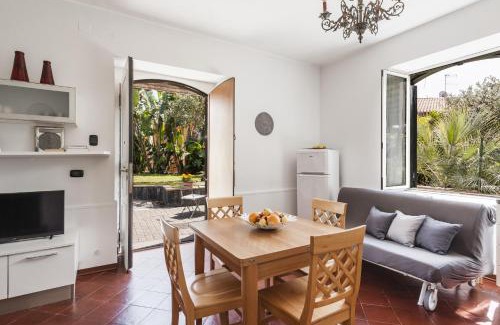 Picanello-Ognina-Barriera-Canalicchio Appartement | City Cottage with Garden & Pool by Wonderful Italy